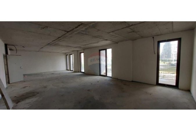 Tirane, jepet me qera zyre Kati 1, 156 m² 2.000 € (Rruga Kosovareve)