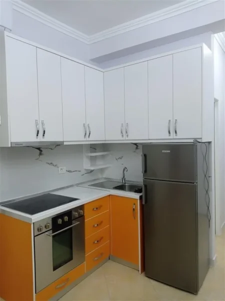 Tirane, jepet me qera apartament 2+1+Aneks+Ballkon Kati 2, 80 m² 500 € (kinostudio)