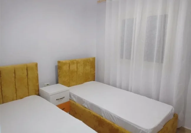 Tirane, jepet me qera apartament 2+1+Aneks+Ballkon Kati 2, 80 m² 500 € (kinostudio)