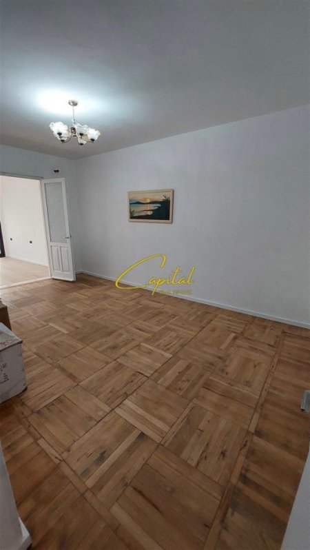 Tirane, jepet me qera apartament 3+1 Kati 3, 120 m² 1.000 € (MYSLYM SHYRI)