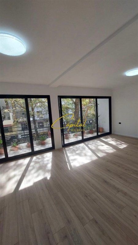 Tirane, jepet me qera apartament 3+1 Kati 3, 120 m² 1.000 € (MYSLYM SHYRI)