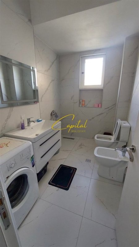 Tirane, jepet me qera apartament 3+1 Kati 3, 120 m² 1.000 € (MYSLYM SHYRI)