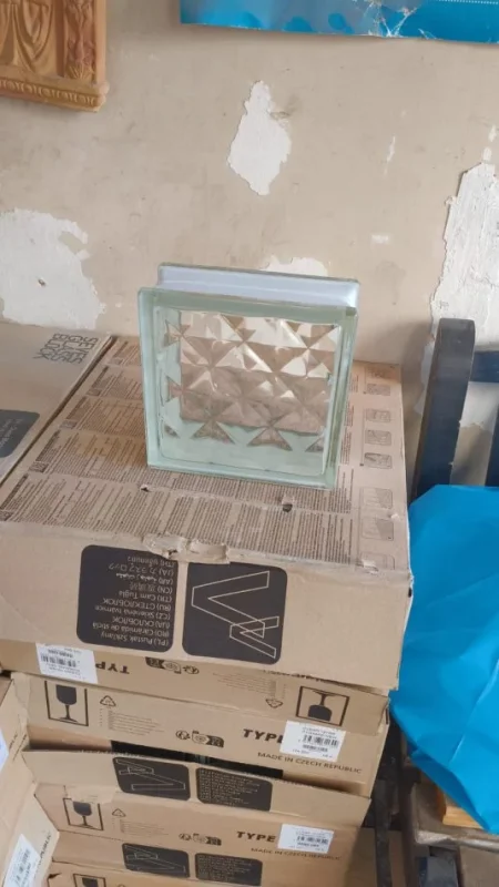 Tirane, shes Tulla xhami për veshje ambjentesh, tulla shamat zjarrduruese të reja dhe të përdorura, oxhaqe, furra, Tulla balte dekorative antike etj,,, 10 €