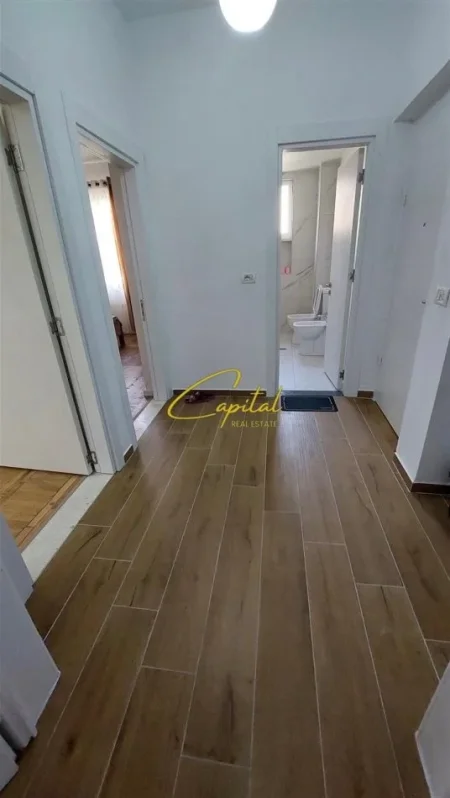 Tirane, jepet me qera zyre Kati 3, 120 m² 1.000 € (MYSLYM SHYRI)