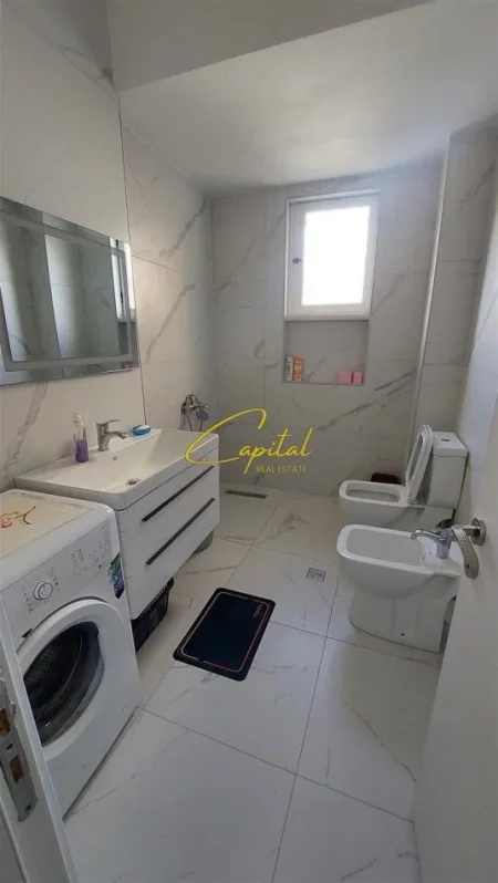 Tirane, jepet me qera zyre Kati 3, 120 m² 1.000 € (MYSLYM SHYRI)