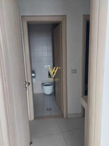 Tirane, jepet me qera zyre Kati 8, 230 m² 2.600 € (PALLATI ME SHIGJETA)