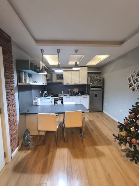 Tirane, shitet apartament 2+1+Ballkon Kati 4, 98 m² 285.000 € (Komuna Parisit)