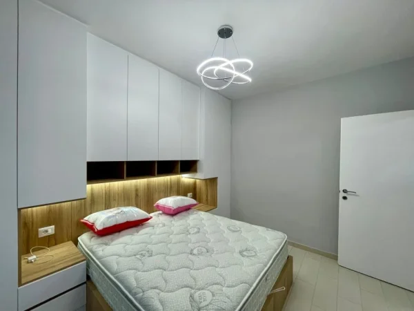 Tirane, jepet me qera apartament 1+1+Ballkon Kati 12, 72 m² 500 € (Golden Park 3)