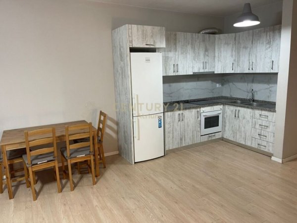 Tirane, jepet me qera apartament 1+1+Aneks+Ballkon Kati 2, 70 m² 550 € (MATERNITETI i RI)