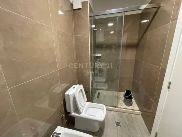 Tirane, jepet me qera apartament 1+1+Aneks+Ballkon Kati 2, 70 m² 550 € (MATERNITETI i RI)