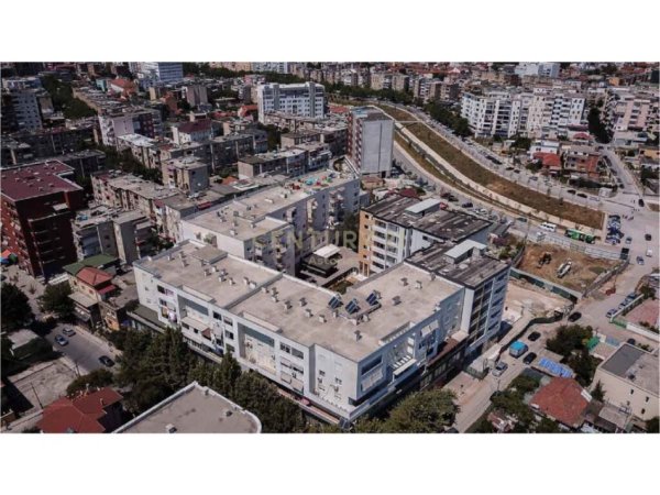 Tirane, jepet me qera ambjent biznesi Kati 1, 4.600 m² 4.600 € (Tregu Elektrik)