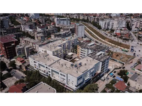 Tirane, jepet me qera ambjent biznesi Kati 1, 4.600 m² 4.600 € (Tregu Elektrik)