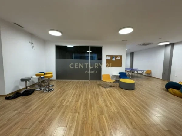 Tirane, jepet me qera ambjent biznesi Kati 1, 4.600 m² 4.600 € (Tregu Elektrik)