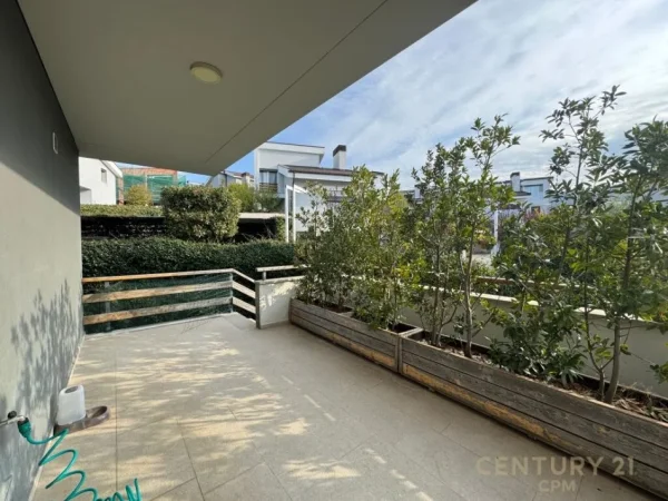 Tirane, jepet me qera Vile 3 Katshe Kati 3, 580 m² (Long Hill Residence)
