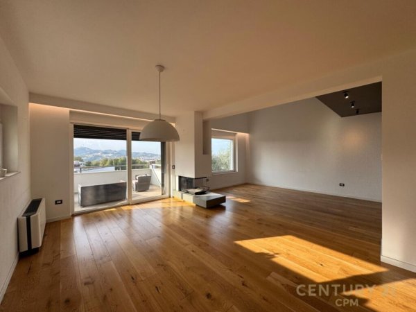 Tirane, jepet me qera Vile 3 Katshe Kati 3, 580 m² (Long Hill Residence)