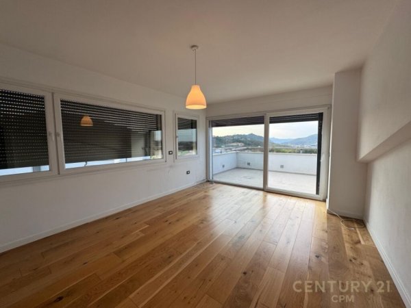 Tirane, jepet me qera Vile 3 Katshe Kati 3, 580 m² (Long Hill Residence)