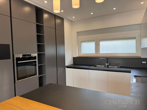 Tirane, jepet me qera Vile 3 Katshe Kati 3, 580 m² (Long Hill Residence)