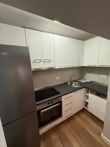 Tirane, jepet me qera apartament 1+1+Ballkon Kati 3, 64 m² 600 € (Stadiumi Dinamo)