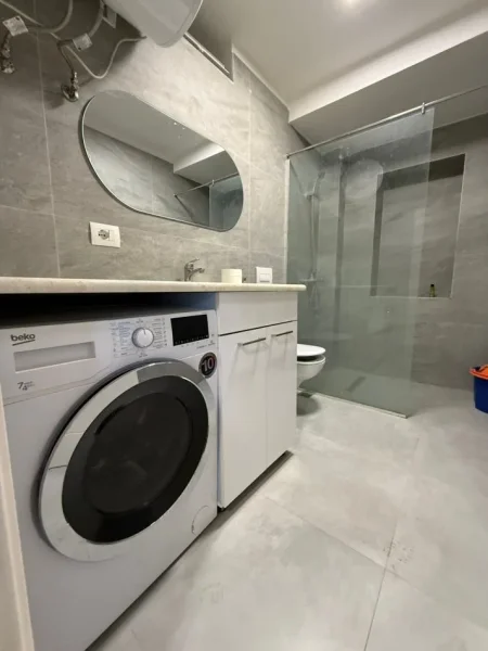 Tirane, jepet me qera apartament 1+1+Ballkon Kati 3, 64 m² 600 € (Stadiumi Dinamo)