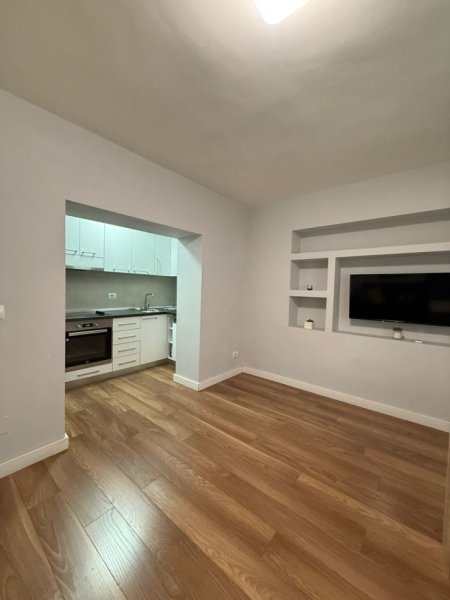 Tirane, jepet me qera apartament 1+1+Ballkon Kati 3, 64 m² 600 € (Stadiumi Dinamo)