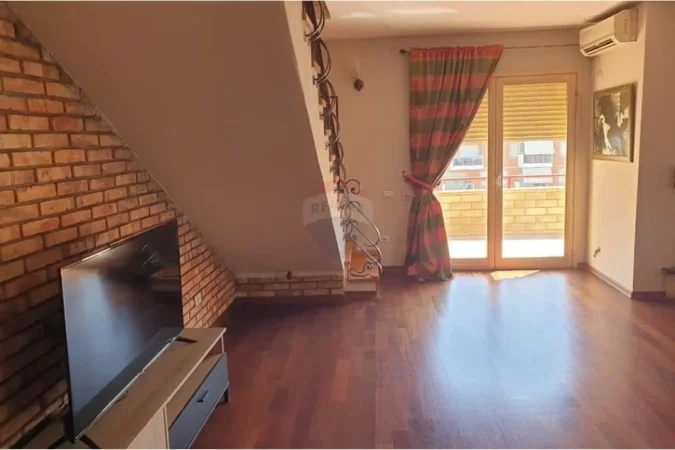 Tirane, jepet me qera apartament Dublex Kati 6, 265 m² 1.000 € (bllok)