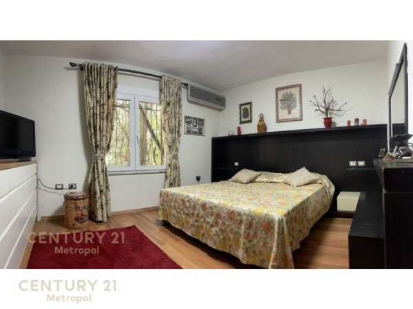 Tirane, jepet me qera apartament 2+1+Aneks+Ballkon Kati 2, 85 m² 750 € (PAZARI I RI)