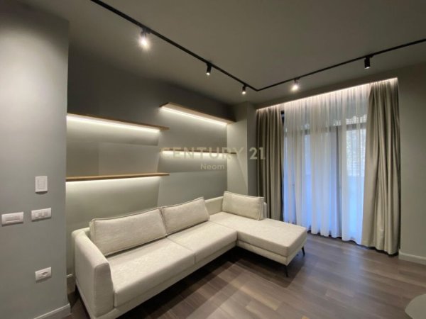 Tirane, jepet me qera apartament 2+1+Aneks+Ballkon Kati 1, 107 m² 1.000 € (KOMPLEKSI PANORAMA)