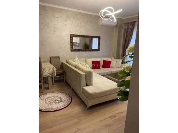 Tirane, jepet me qera apartament 3+1+Aneks+Ballkon Kati 2, 105 m² 900 € (Kopshti Botanik Zoologjik)