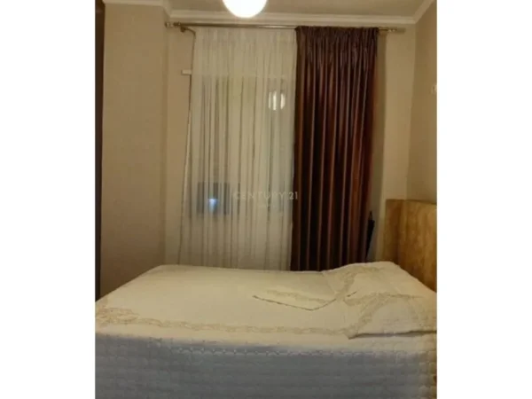 Tirane, jepet me qera apartament 3+1+Aneks+Ballkon Kati 2, 105 m² 900 € (Kopshti Botanik Zoologjik)