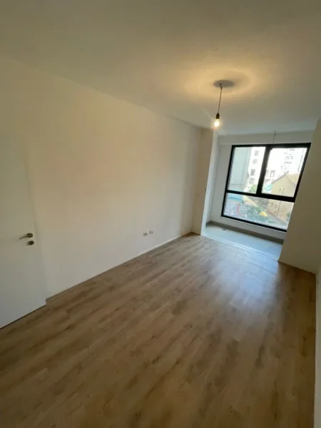 Tirane, jepet me qera zyre Kati 2, 66 m² 350 € (Fusha Aviacionit)