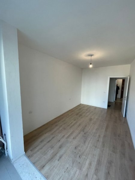 Tirane, jepet me qera zyre Kati 2, 66 m² 350 € (Fusha Aviacionit)