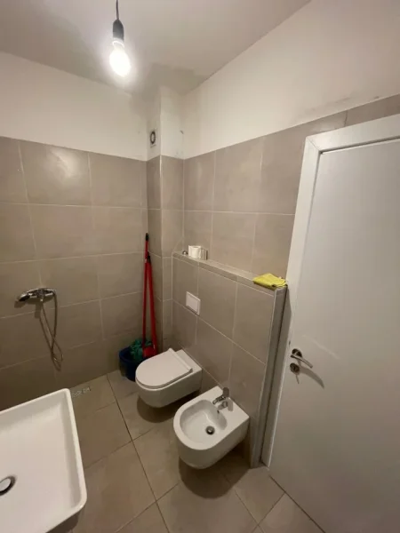 Tirane, jepet me qera zyre Kati 2, 66 m² 350 € (Fusha Aviacionit)