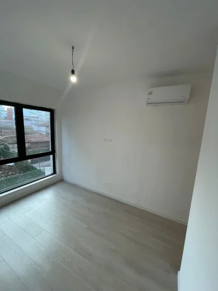 Tirane, jepet me qera apartament 2+1+Ballkon Kati 1, 115 m² 700 € (Spitali Gjerman)