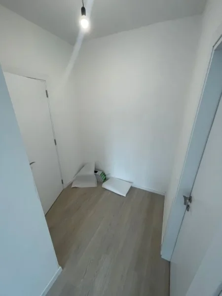 Tirane, jepet me qera apartament 2+1+Ballkon Kati 1, 115 m² 700 € (Spitali Gjerman)