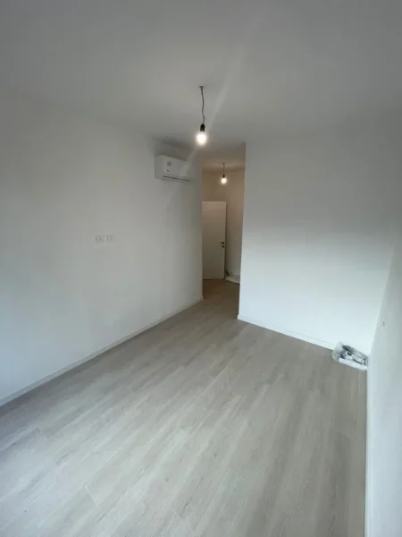 Tirane, jepet me qera apartament 2+1+Ballkon Kati 1, 115 m² 700 € (Spitali Gjerman)