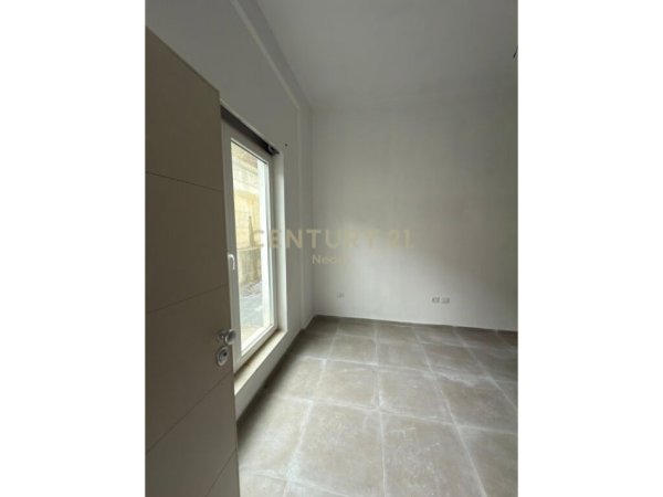 Tirane, jap me qera garsonier , 35 m² 350 € (Kopshti Botanik Zoologjik)