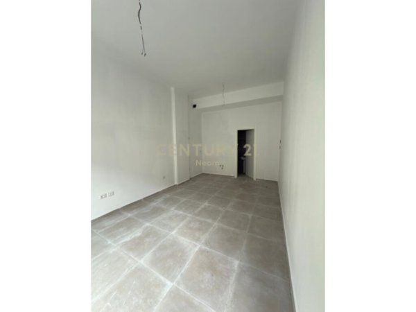 Tirane, jap me qera garsonier , 35 m² 350 € (Kopshti Botanik Zoologjik)