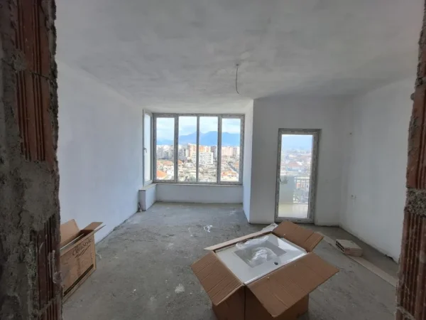 Tirane, shitet apartament 2+1+Ballkon Kati 9, 130 m² 132.000 € 
