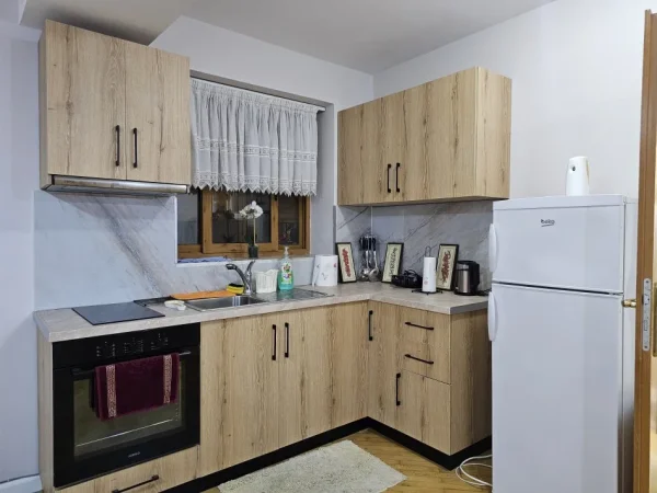 Tirane, jepet me qera apartament 1+1+Ballkon Kati 1, 70 m² 550 € (Stadiumi Dinamo)