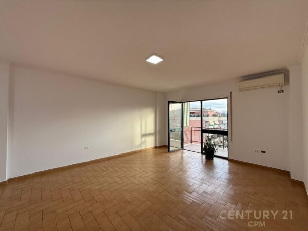 Tirane, jap me qera zyre , 160 m² 2.500 € (Garda)
