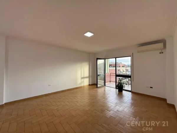 Tirane, jap me qera zyre , 160 m² 130.000 LEKE (Garda)