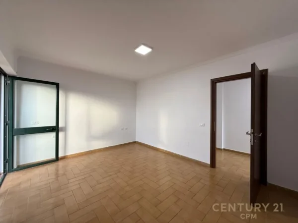 Tirane, jap me qera zyre , 160 m² 130.000 LEKE (Garda)