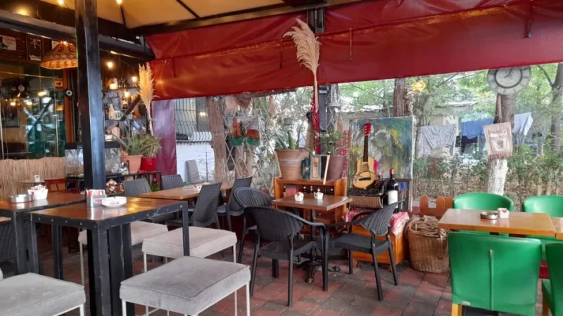 Tirane, jepet me qera lokal Kati 0, 90 m² 1.500 € 