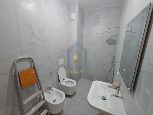 Shqiperi, jepet me qera apartament 1+1+Ballkon Kati 5, 60 m² 400 € (``Mihal Grameno``)