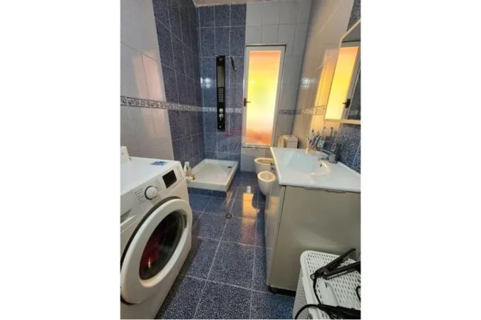 Tirane, shitet 2+1+Ballkon Kati 4, 81 m² 100.000 € (3 Deshmoret Yzberisht)