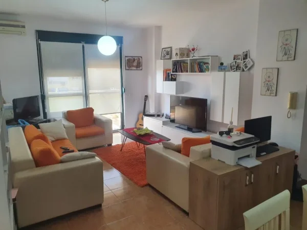 Tirane, jepet me qera apartament 2+1+Ballkon Kati 3, 100 m² 560 € (Bulevardi Zhan D'Ark)