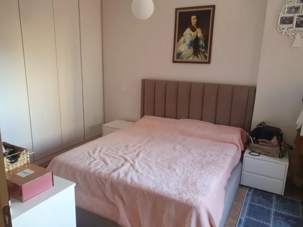 Tirane, jepet me qera apartament 2+1+Ballkon Kati 3, 100 m² 560 € (Bulevardi Zhan D'Ark)
