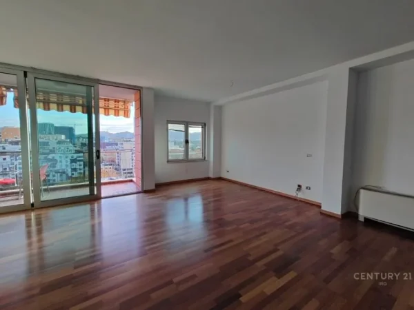 Tirane, jepet me qera zyre Kati 11, 150 m² 2.200 € (Galeria ETC)