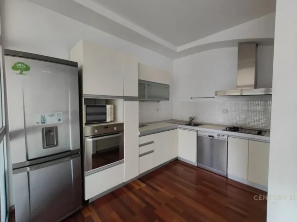 Tirane, jepet me qera zyre Kati 11, 150 m² 2.200 € (Galeria ETC)