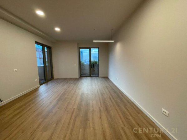 Tirane, shes ambjent biznesi , 112 m² 450.000 € (Rruga e Elbasanit)